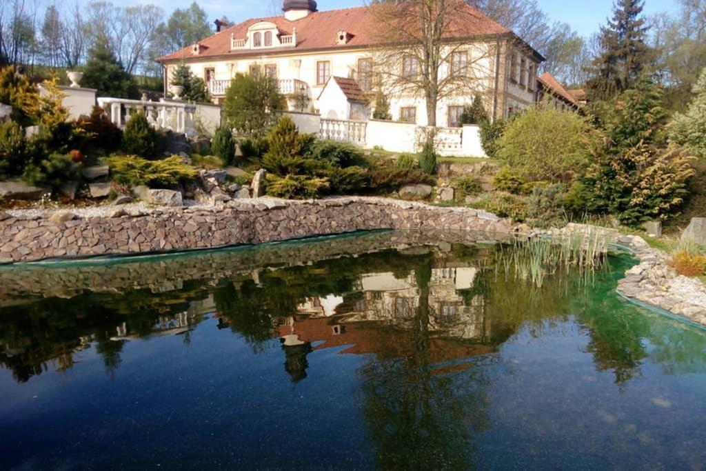 Zamecek Zdiky - Moderni Velky Apartman Bujanov Kültér fotó